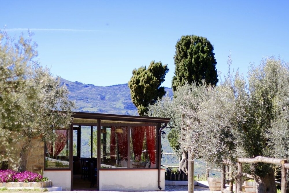 Il Giglio — hotel in Pettineo