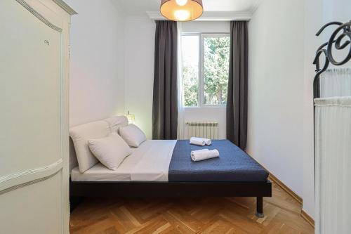 Stylish 3BR Apt near Mziuri Park By Wehost