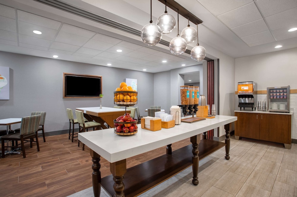 Hampton Inn Iowa City Coralville - photo 28