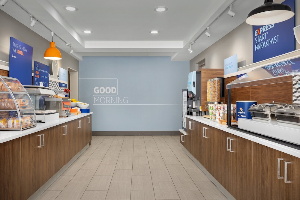 Holiday Inn Express Hotel & Suites Greensboro Airport Area by IHG - photo 40