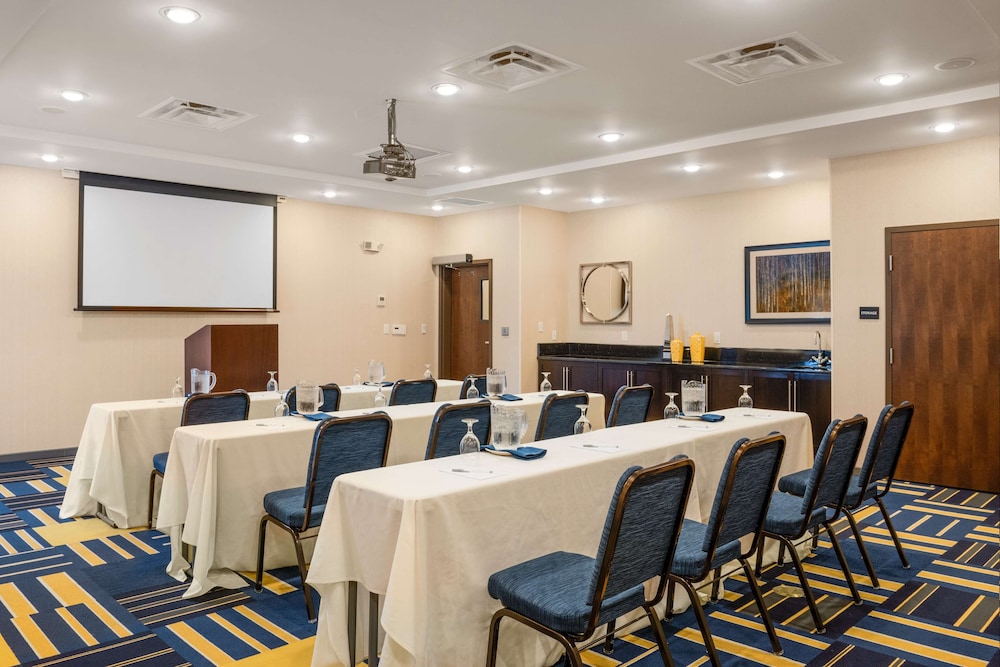Hampton Inn & Suites Lavonia - photo 29