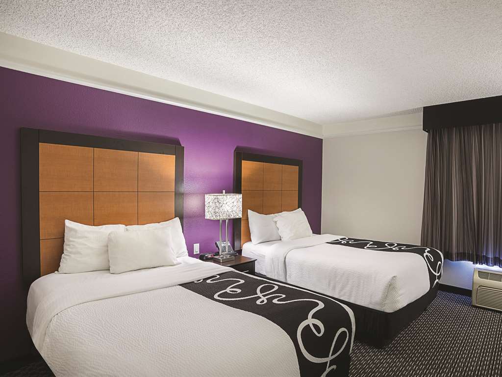 La Quinta Inn & Suites by Wyndham Phoenix Scottsdale - photo 28