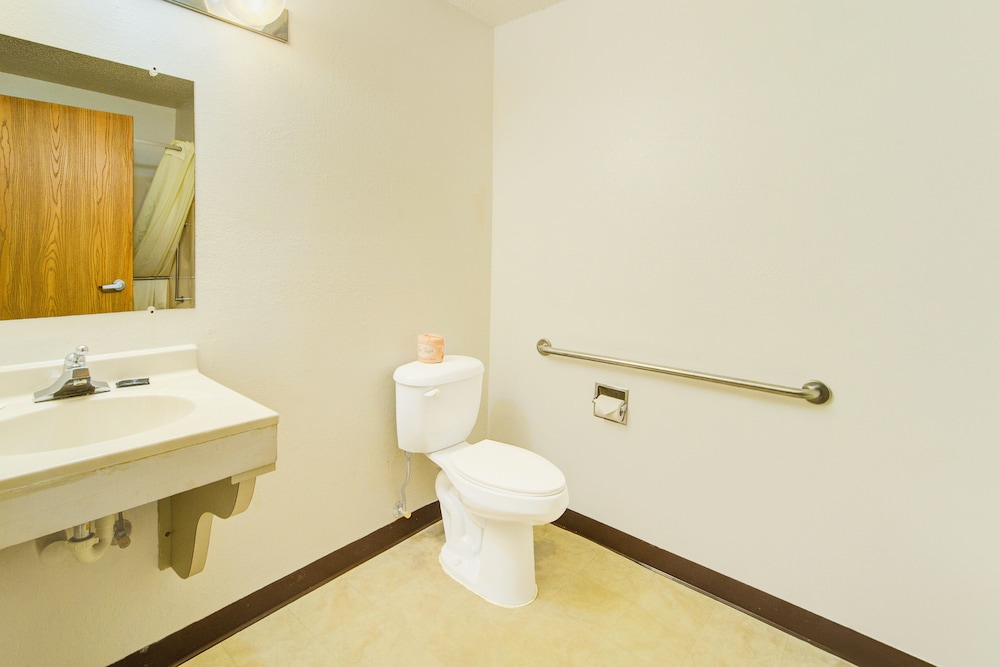 Capital O Amerihost Inn and Suites Kingdom City Hwy 54 MO - photo 41