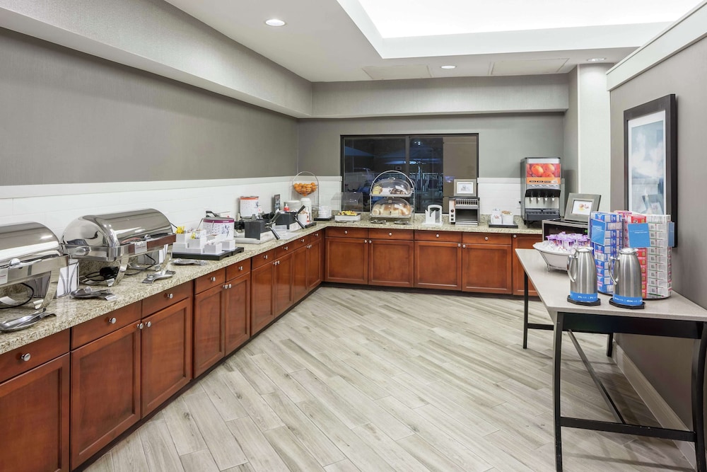 Hampton Inn & Suites Miami Doral Dolphin Mall - photo 34