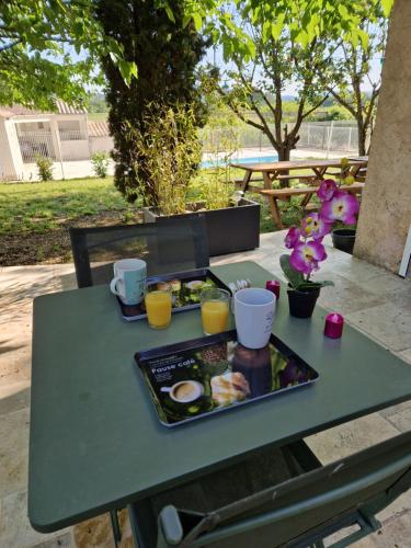 Un Moment de Detente — hotel in Neoules