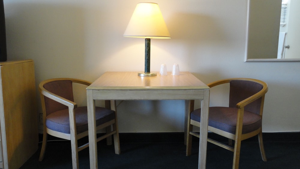 Imperial 400 Motor Inn - photo 10
