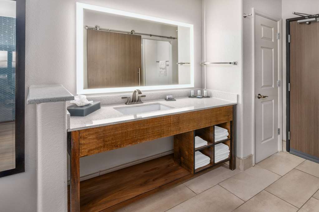 La Quinta Inn & Suites by Wyndham Santa Rosa - photo 21