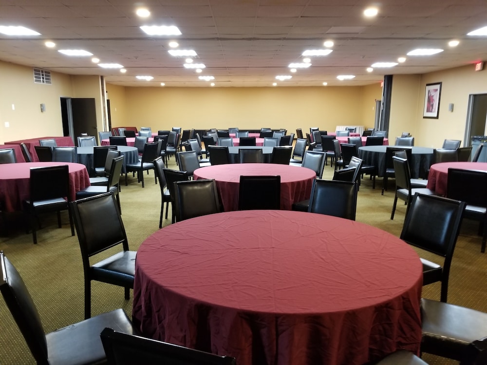 Rodeway Inn & Suites Stroudsburg Poconos - photo 14