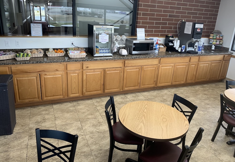 Days Inn by Wyndham Lake Point - photo 21