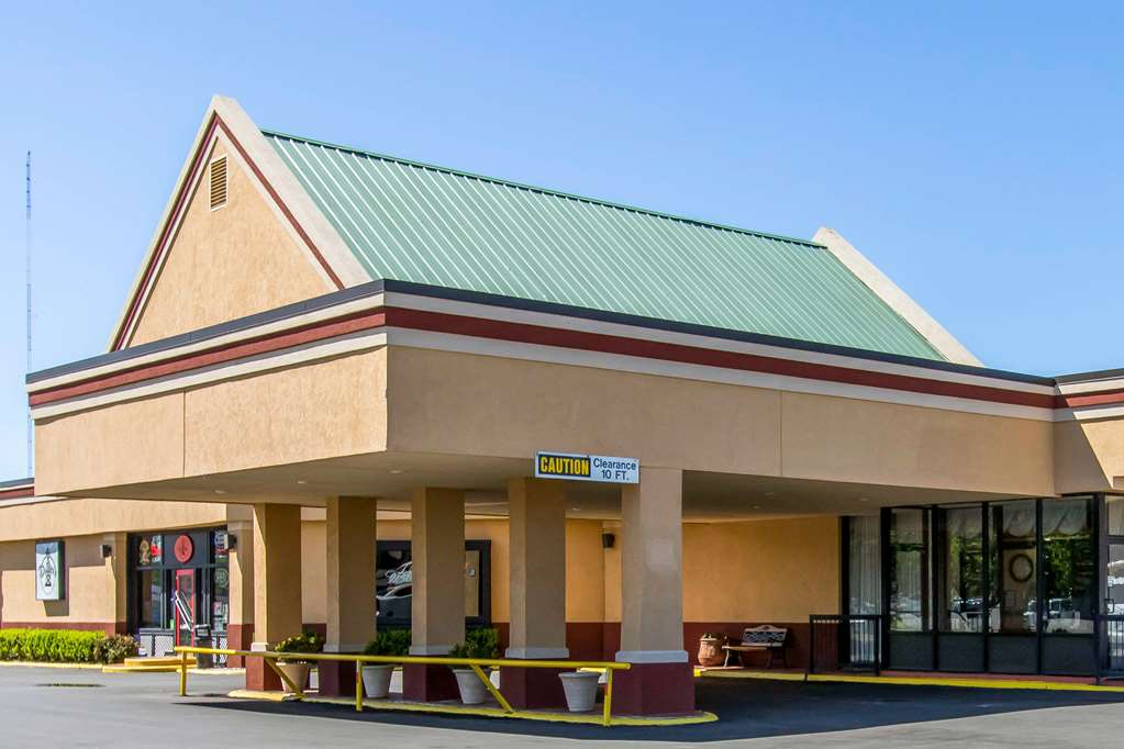 Quality Inn Duncan Hwy 81 - carbon neutral hotel in Duncan