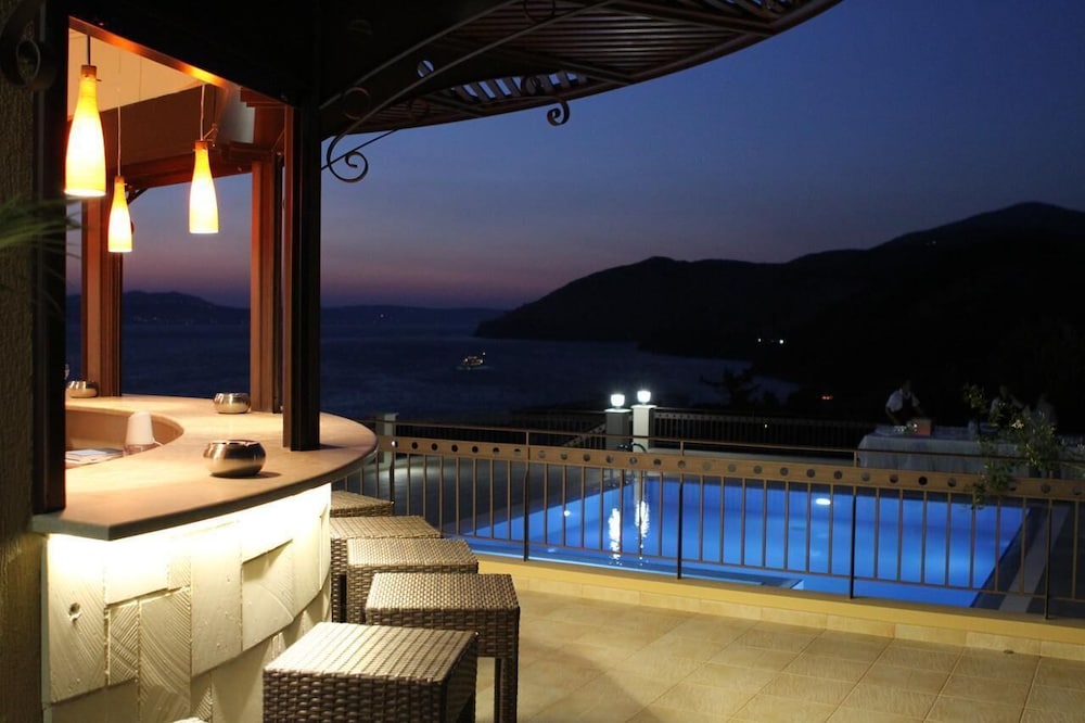 NorthWest Studios - carbon neutral hotel in Argostolion