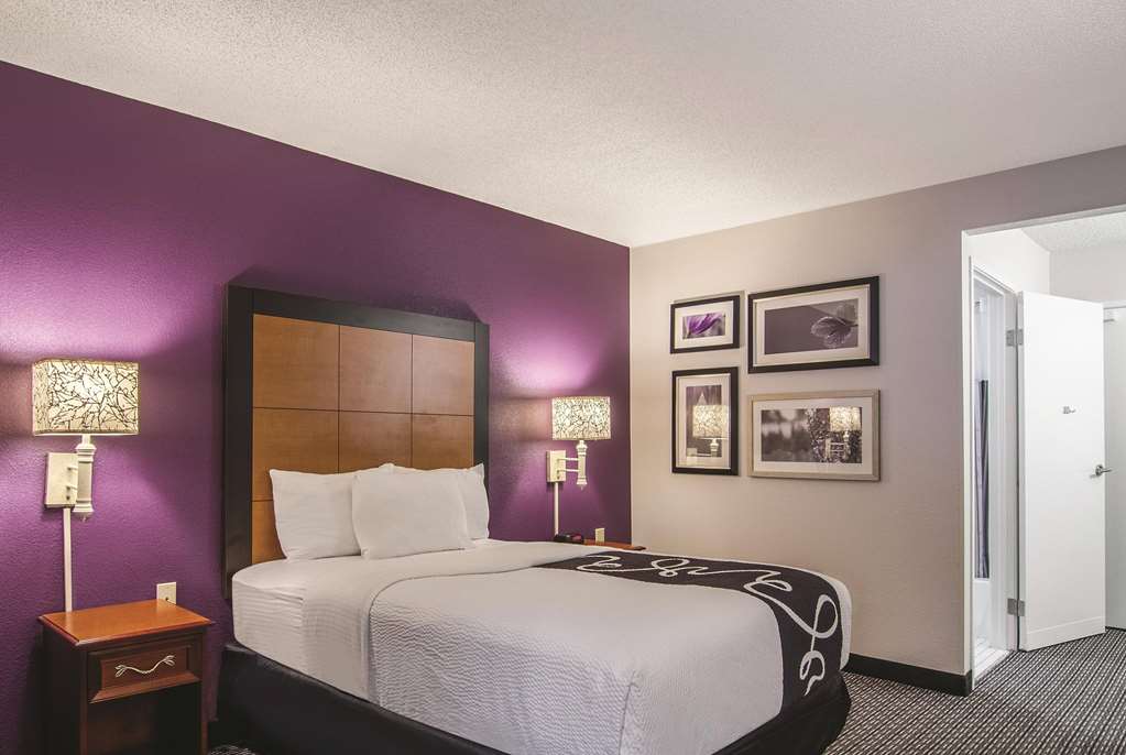 Howard Johnson by Wyndham Sacramento Downtown - photo 14