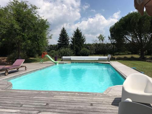 La Grangeneuve côté piscine - carbon neutral hotel in Unknown City
