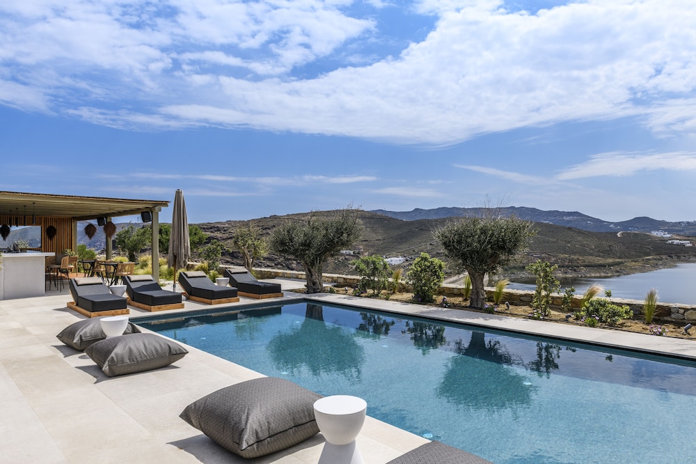 Panormos Bay Suites - last minute hotel in Mykonos