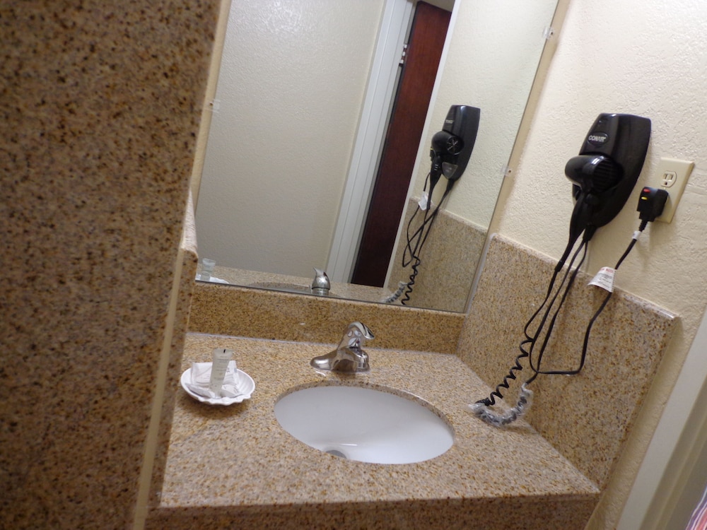 Economy Inn Express Warren - photo 13