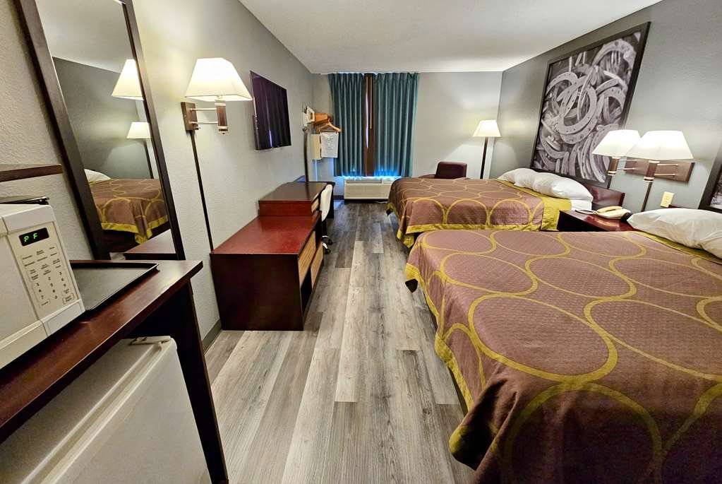 Super 8 by Wyndham Cloverdale - photo 14
