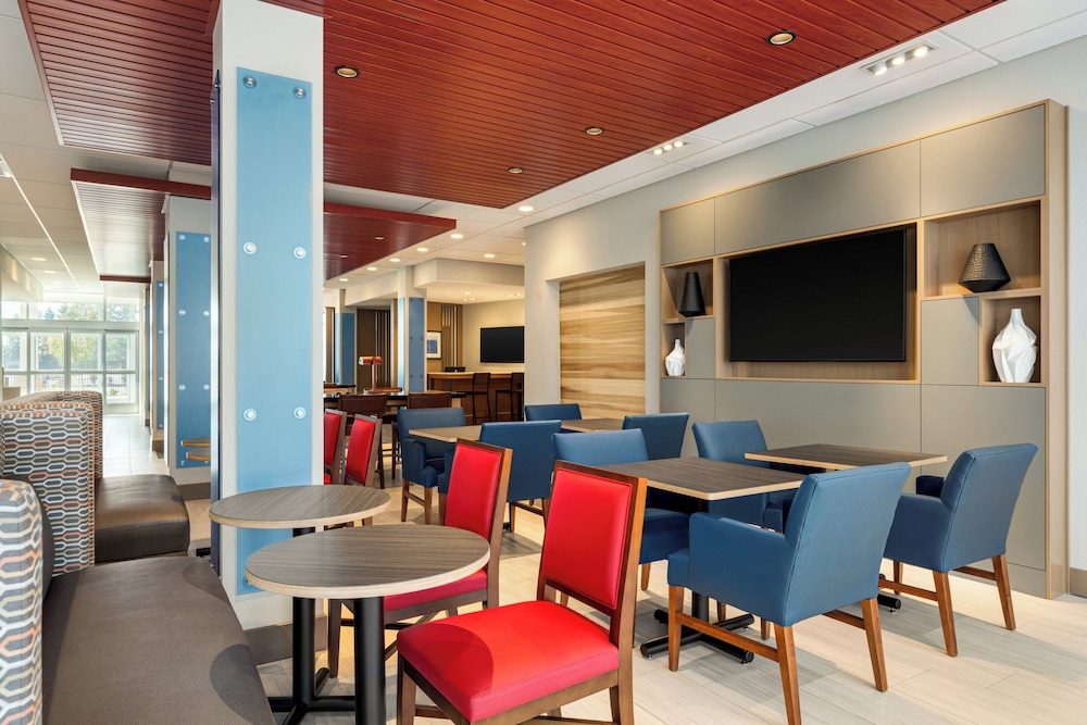 Holiday Inn Express & Suites Hayward Castro Valley by IHG - photo 25