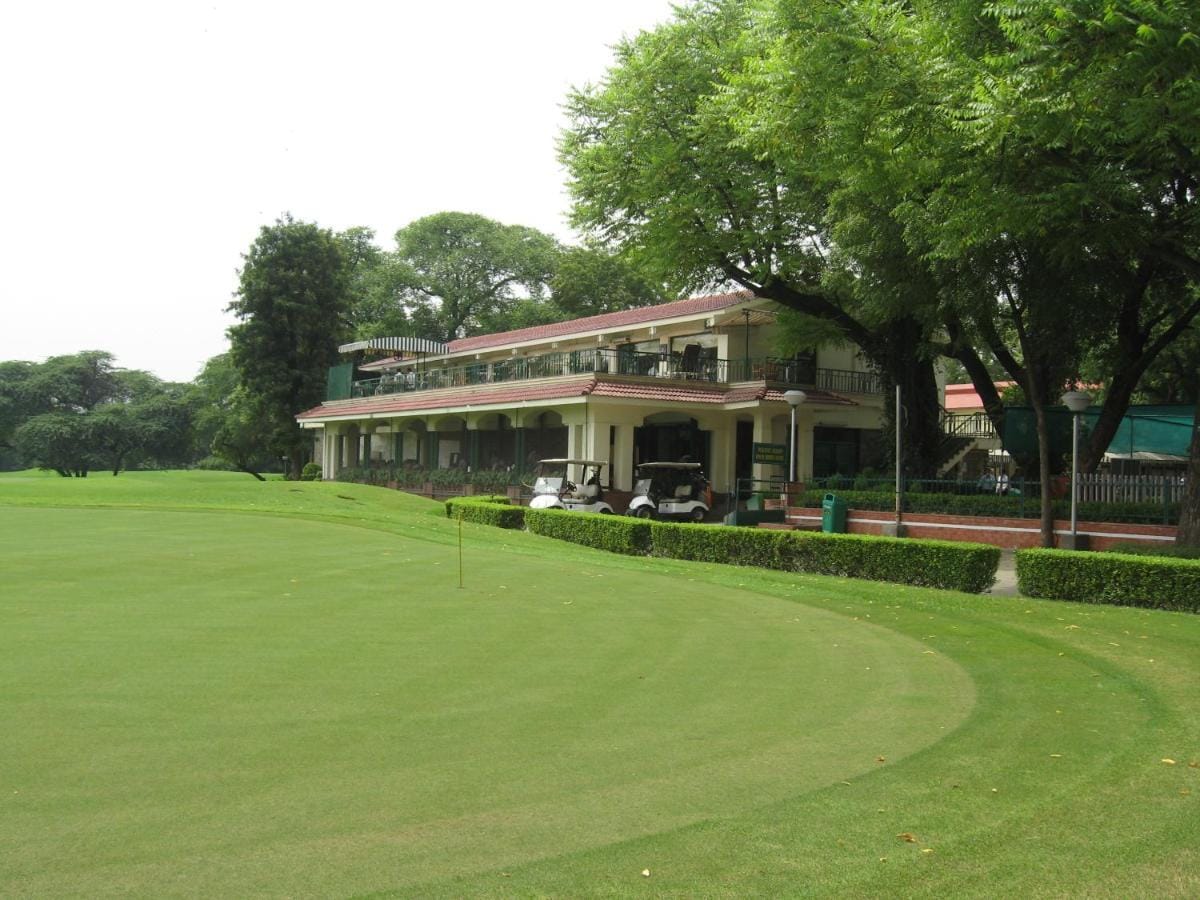 Trendy Bed & Breakfast — 4-Star Luxury Hotel in New Delhi, India