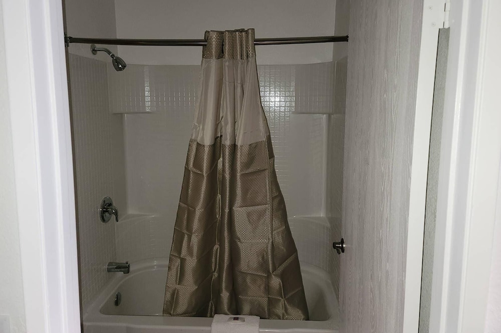 Rodeway Inn & Suites Thousand Palms Rancho Mirage - photo 53