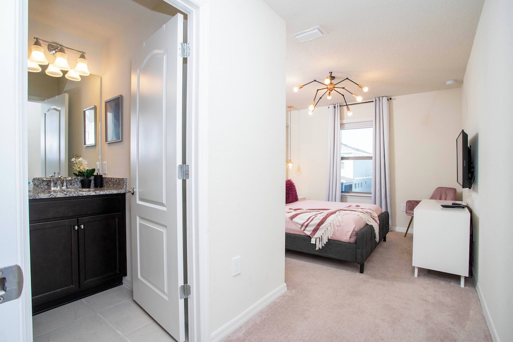 Gorgeous Themed Townhome at Windsor at Westside WW8915 - photo 24