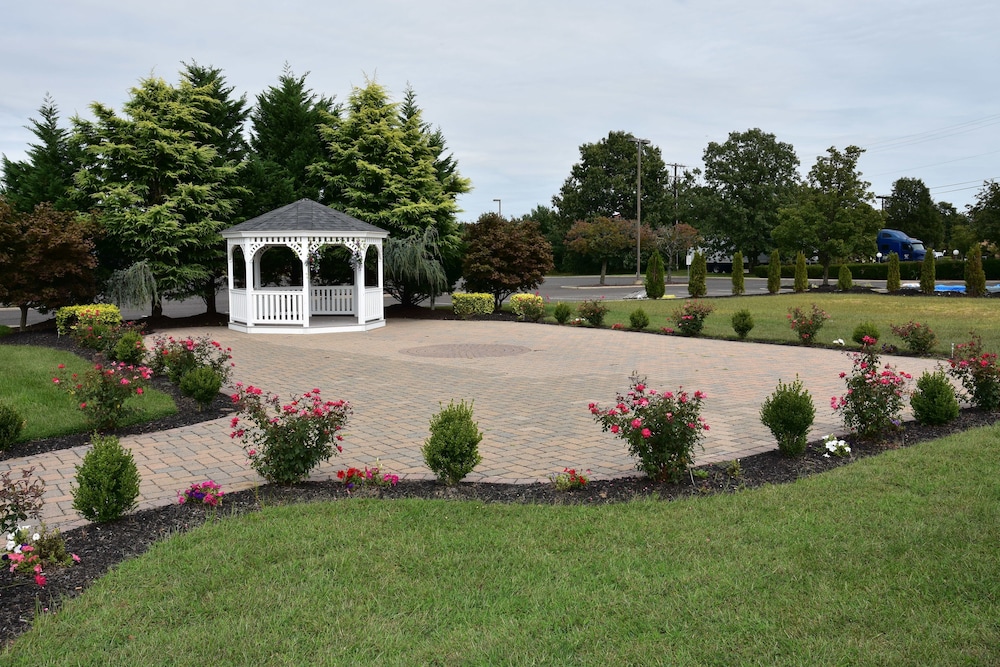 Ramada by Wyndham Vineland Millville Area - photo 27