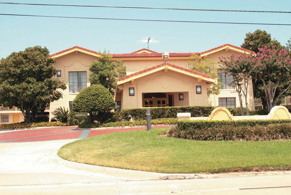 Baymont by Wyndham Houston La Porte - photo 2