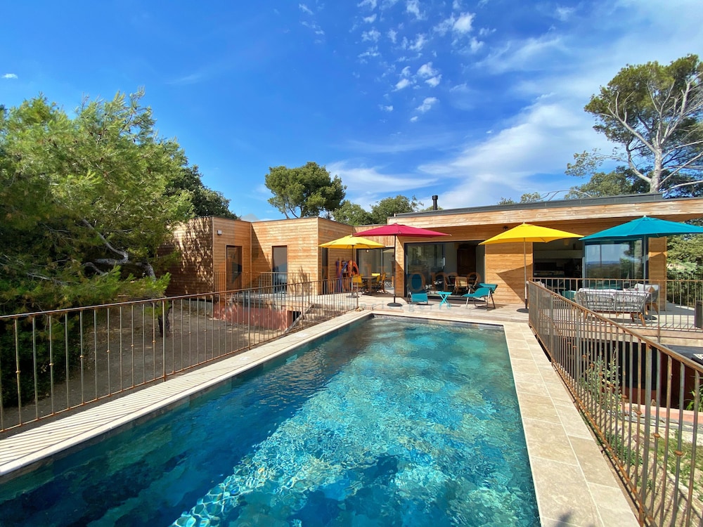 La villa des Pins Piscine Provence — 4-Star Luxury Hotel in Ventabren, France
