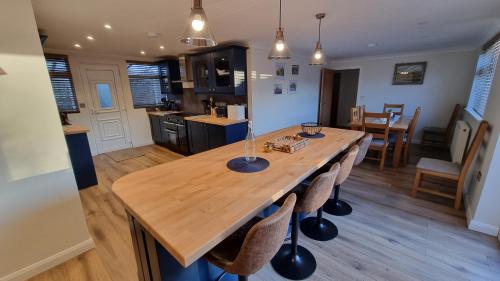 Certa Cito Exceptionally Large 4 Bedroom Bungalow and Garden Near The Beach — 4-Star Luxury Hotel in Heacham, United Kingdom
