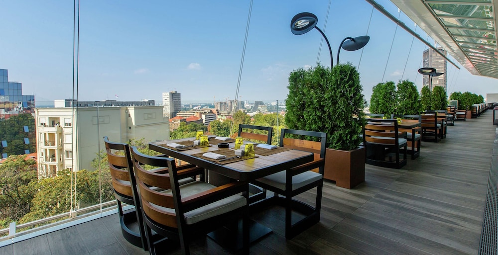 מזון ומשקאות