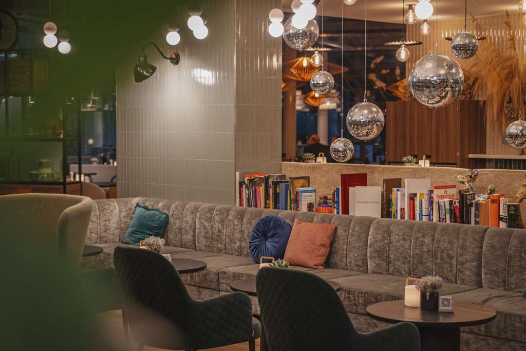 Lütze Bar seating area