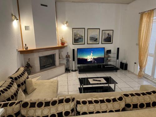 Apartment Jelić — 4-Star Luxury Hotel in Duce, Croatia
