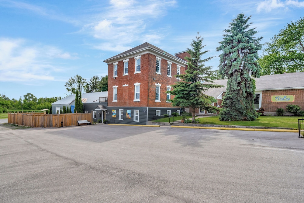 Empire Inn and Suites in Belleville, Canada