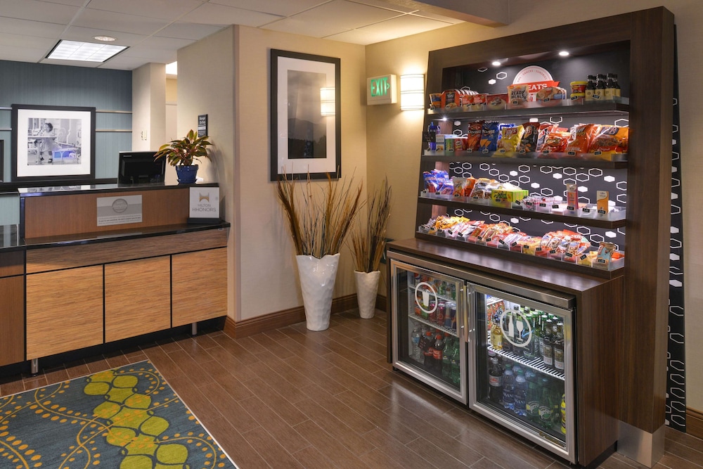 Hampton Inn Portland East - photo 35