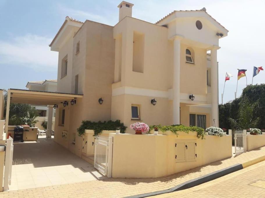 Stylish & Picturesque Oasis Anthorina 2 in Protaras, Cyprus