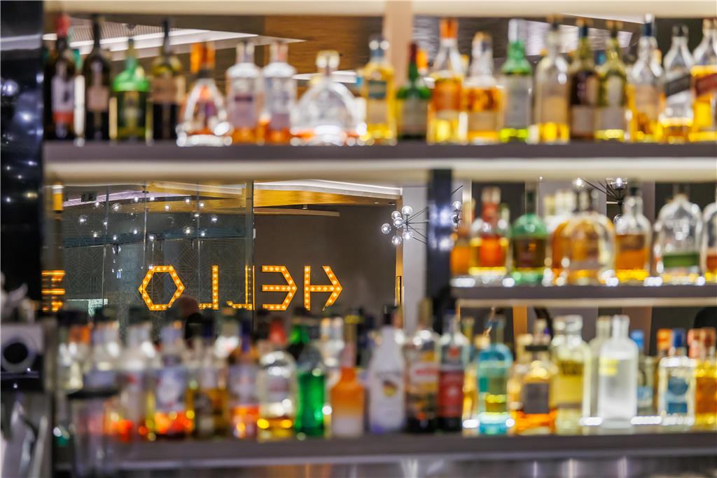 Bavarian American Bar Detail