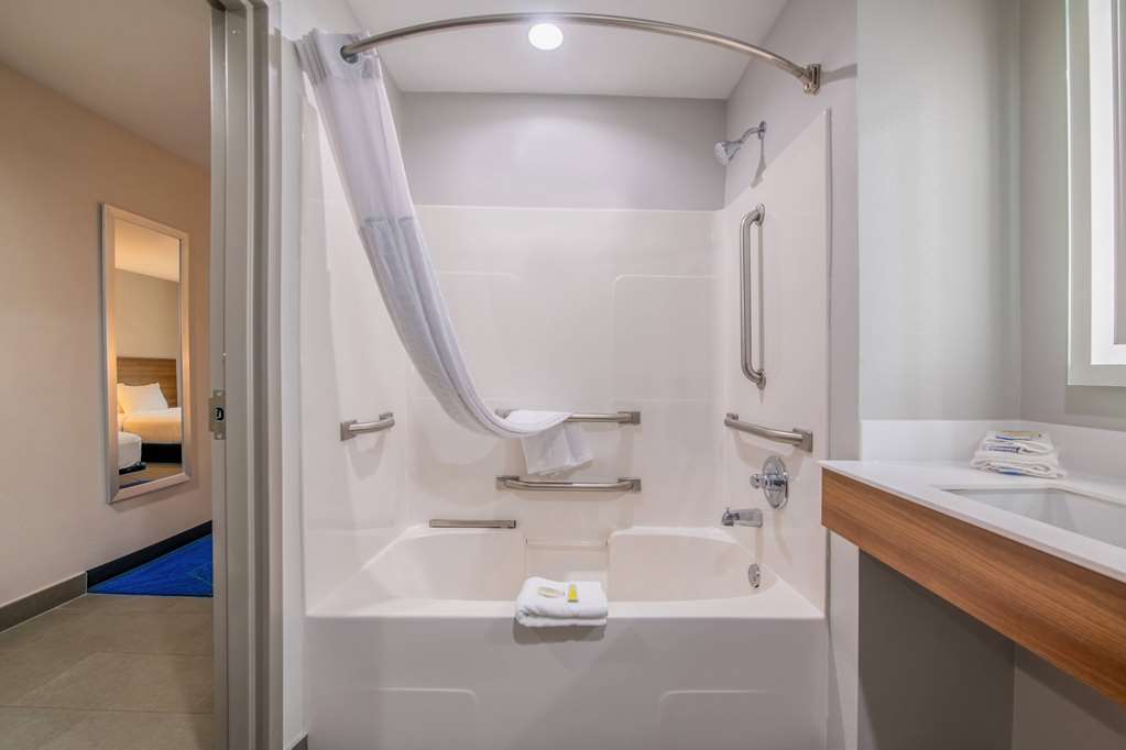 Microtel Inn & Suites by Wyndham Anderson Clemson - photo 31