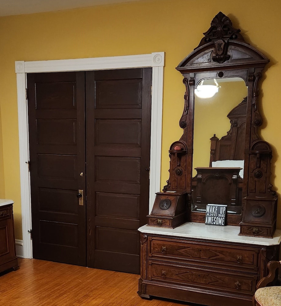 Oaklawn Inn Llc - photo 12