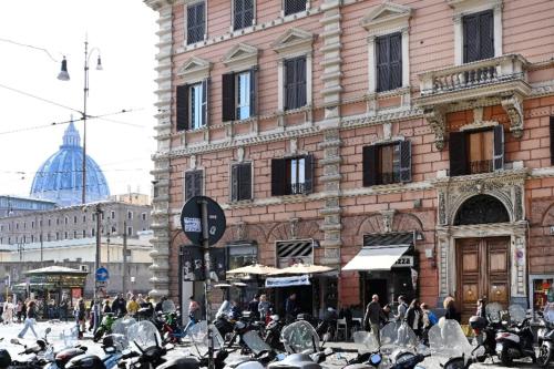 St Peter Regal Apartment — 4-Star Luxury Hotel in Rome, Italy