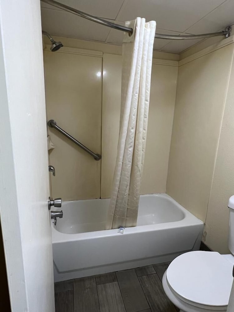 Rodeway Inn Walterboro I 95 - photo 23