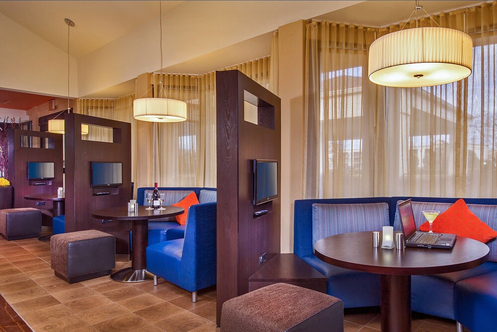 Courtyard by Marriott Hampton - photo 16