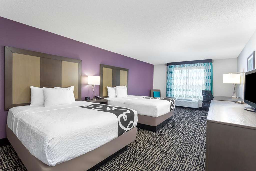 La Quinta Inn & Suites by Wyndham Hopkinsville - photo 25