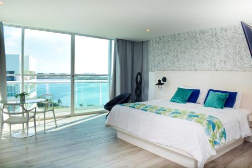 Suite at the best beach balcony stunning views gym jacuzi pool — 4-Star Luxury Hotel in Cancun, Mexico