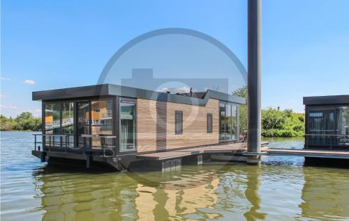 Gorgeous Ship In Ohé & Laak With Wifi — 5-Star Luxury Hotel in Maasbracht, Netherlands