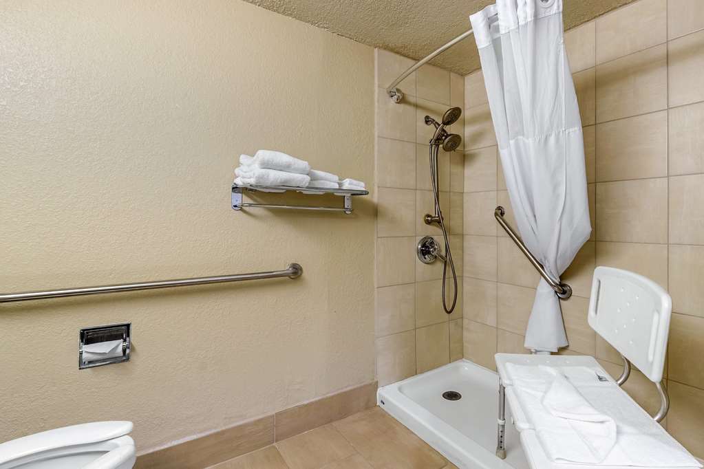 Quality Inn & Suites Des Moines Merle Hay Road - photo 24
