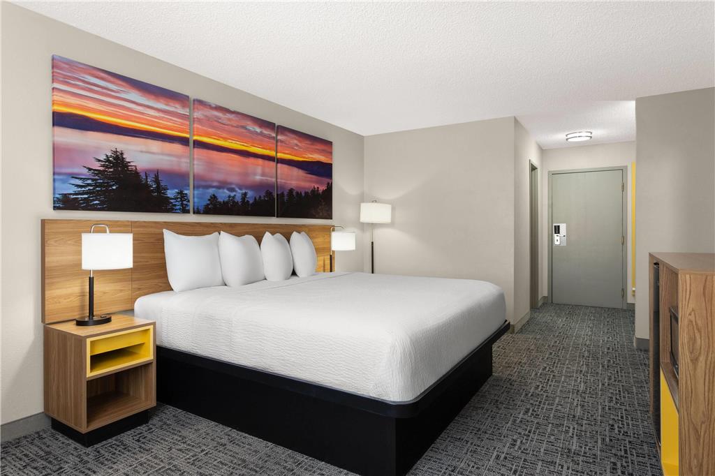 Days Inn by Wyndham Rawlins - photo 21