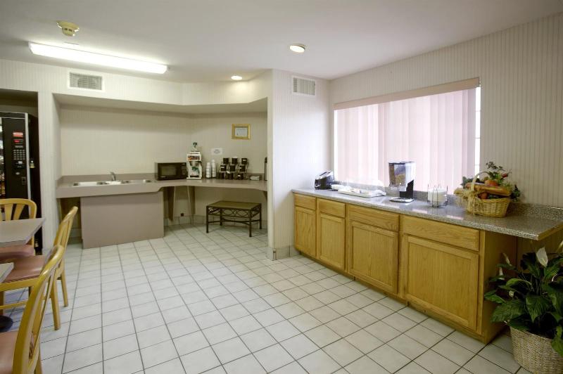 Americas Best Value Inn Addison Dallas - photo 14