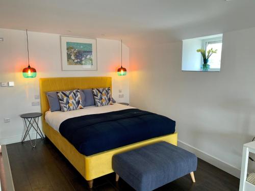 Modern studio apartment with stunning views — 4-Star Luxury Hotel in St Ives, United Kingdom