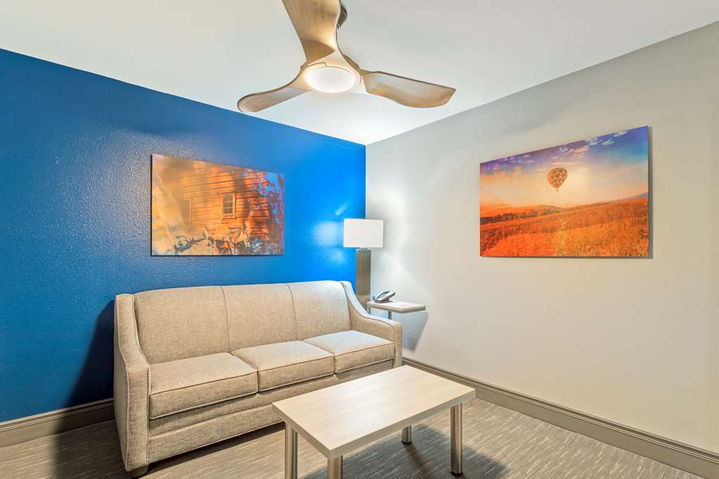 Best Western Plus Magnolia Inn Suites - photo 29