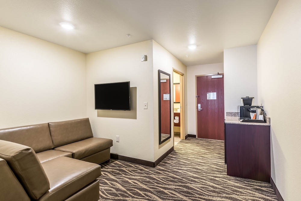 Cobblestone Hotel & Suites Stevens Point - photo 15