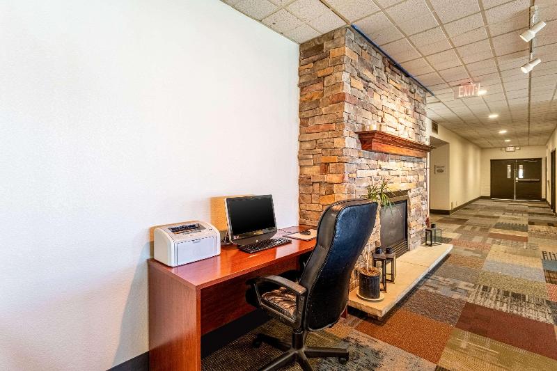 Suburban Extended Stay Hotel - photo 41
